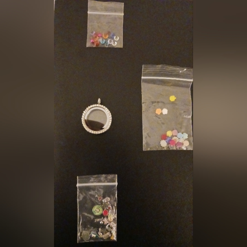 Locket Set w/ Charms - Picture 3 of 8